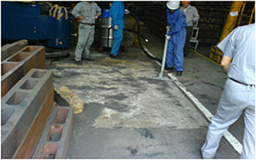 ②床の鋳砂除去